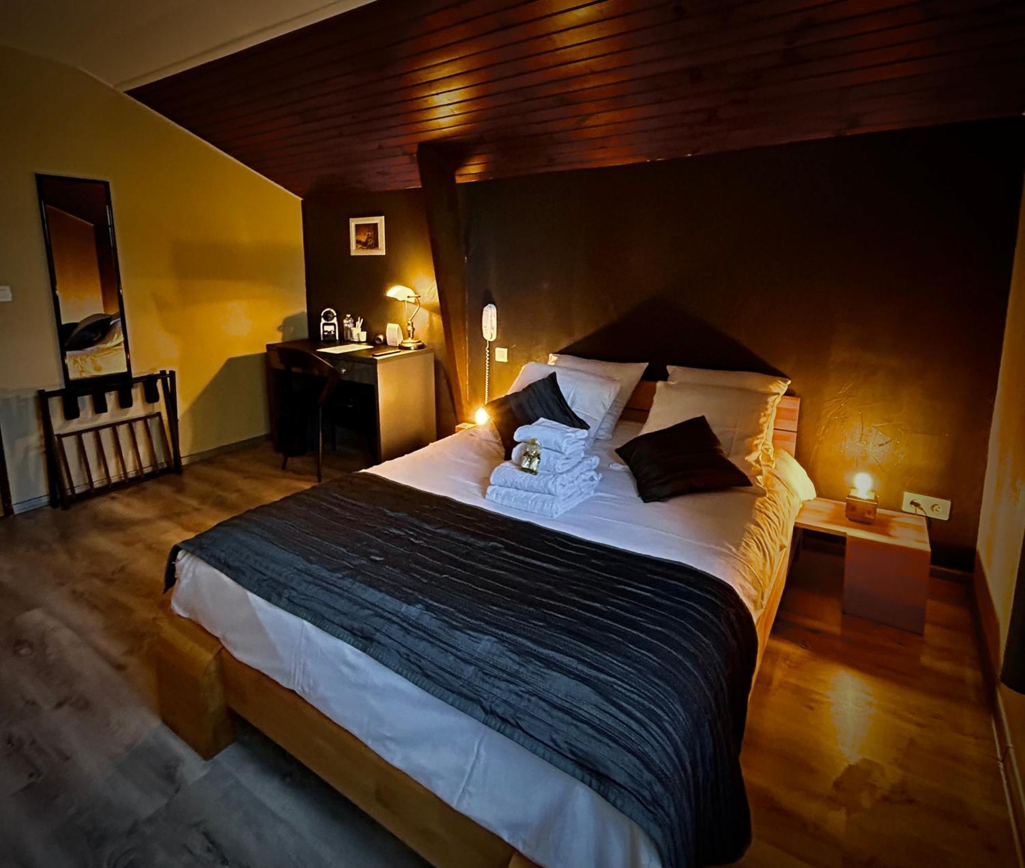 Hotel Relais de la Voie Sacrée Issoncourt Esterno foto