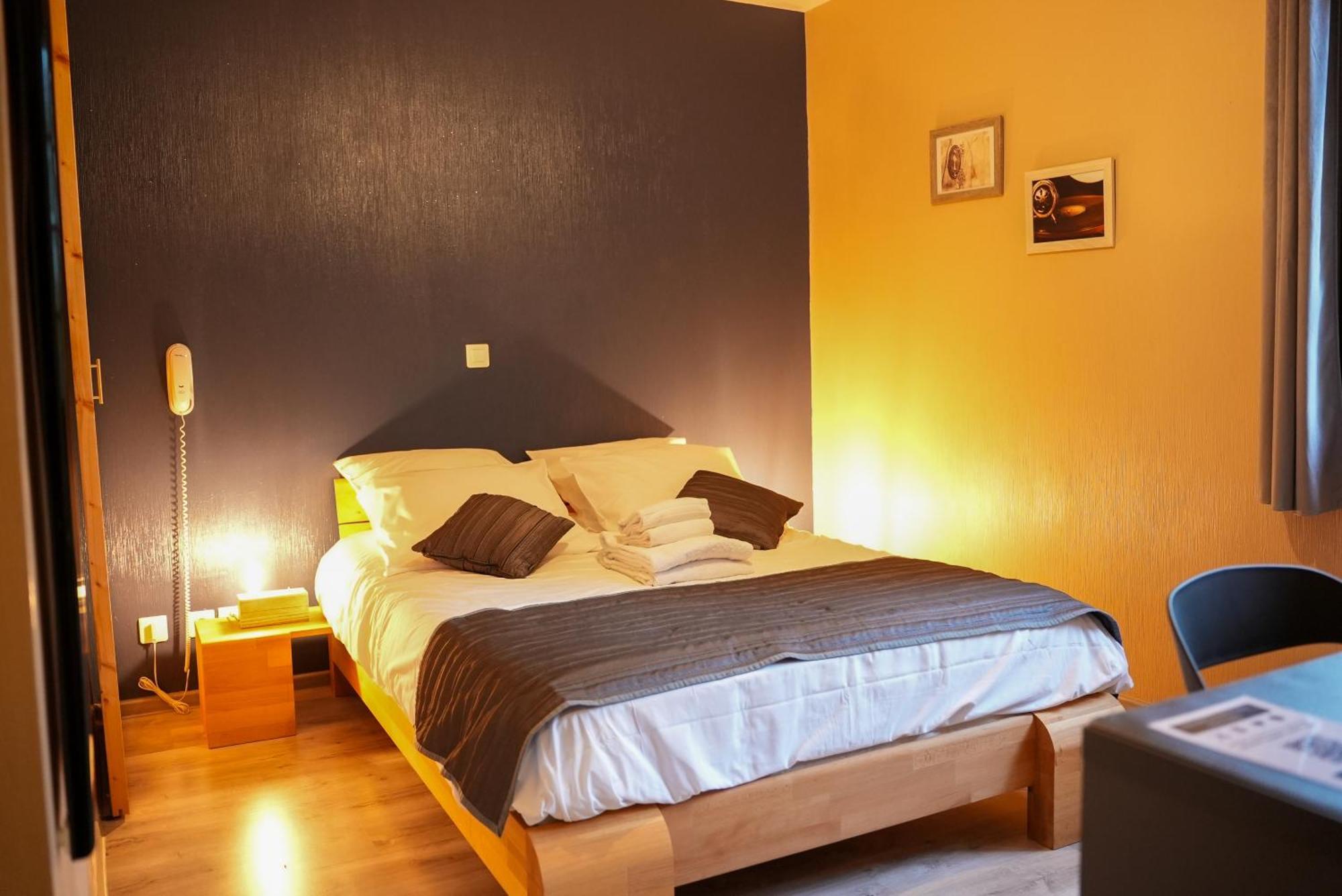 Hotel Relais de la Voie Sacrée Issoncourt Esterno foto